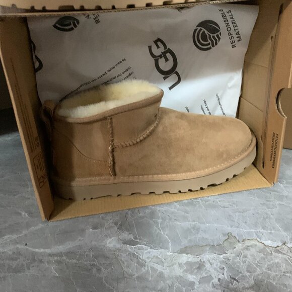 UGG Classic Ultra Mini - Picture 6 of 7